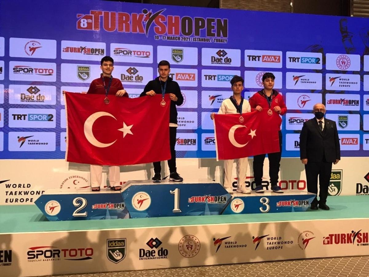 Kayseri&rsquo;li taekwondocular 8. Uluslararası T&uuml;rkiye A&ccedil;ık Taekwondo turnuvasından 9 Madalya İle D&ouml;nd&uuml;
