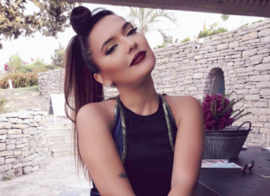 Demet Akalın imajını değiştirdi! İşte yeni sa&ccedil; rengi