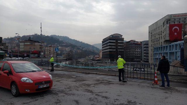 Gelişi güzel parklanmalara barikat önlemi
