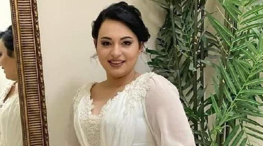 Evde &ouml;l&uuml; bulunan kızının cinayete kurban gittiğini &ouml;ne s&uuml;rd&uuml;