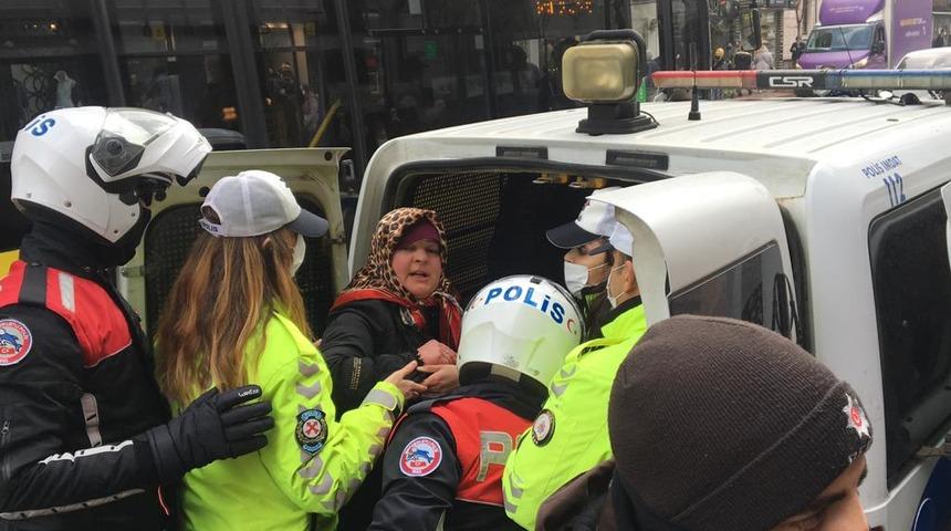 Banka şubesine maskesiz girmek isteyen anne-kız polise 40 dakika direndi