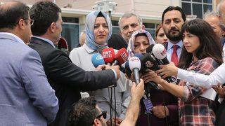 Bakan Kaya: Büyük bir tiyatro oynanıyor içerde