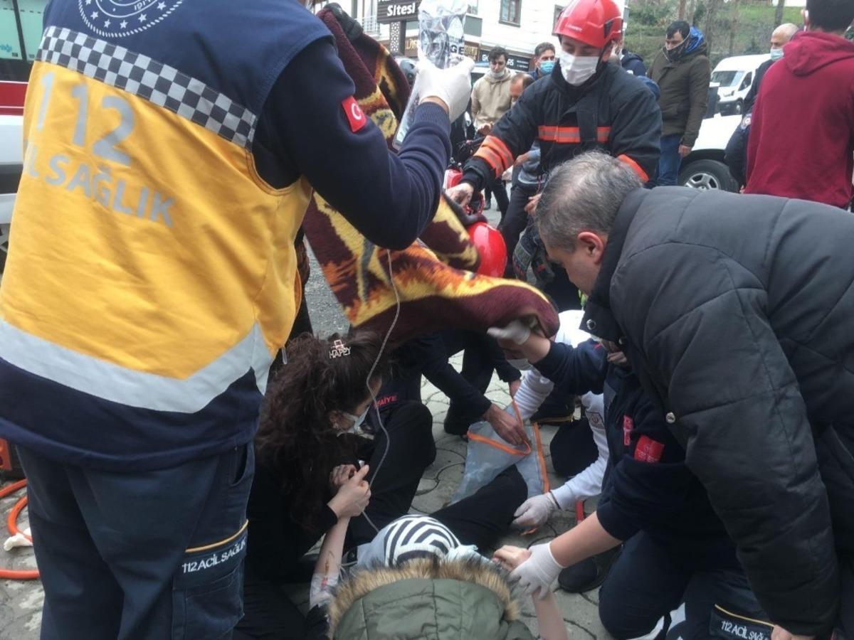 Ayağı motosikletin jantına sıkışan gen&ccedil; kız i&ccedil;in seferber oldular
