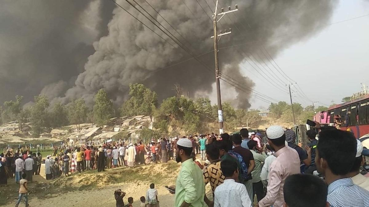 Bangladeş&rsquo;te Arakanlı M&uuml;sl&uuml;manların kampında yangın &ccedil;ıktı