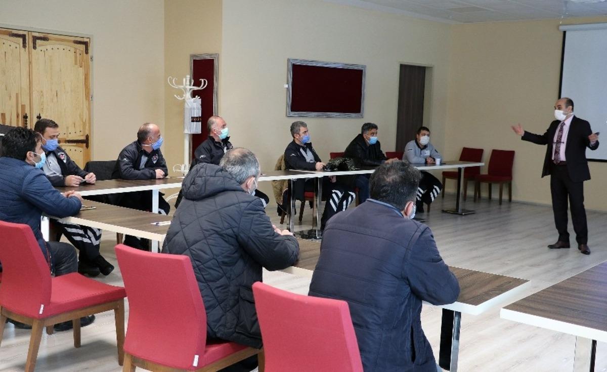 Atat&uuml;rk &Uuml;niversitesi, &ccedil;alışanlarının iletişim becerilerini geliştiriyor