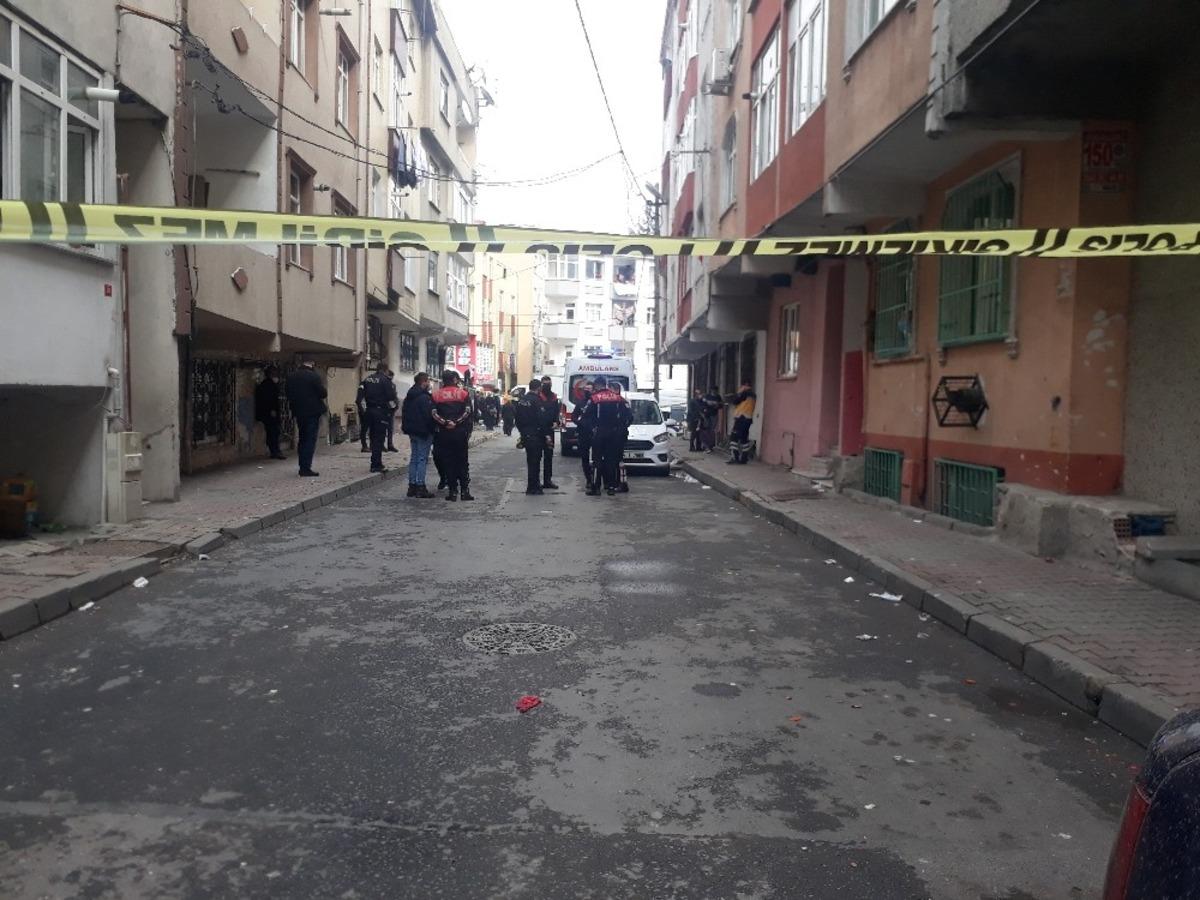 Bağcılar&rsquo;da cinayet: 1 &ouml;l&uuml;, 1 yaralı