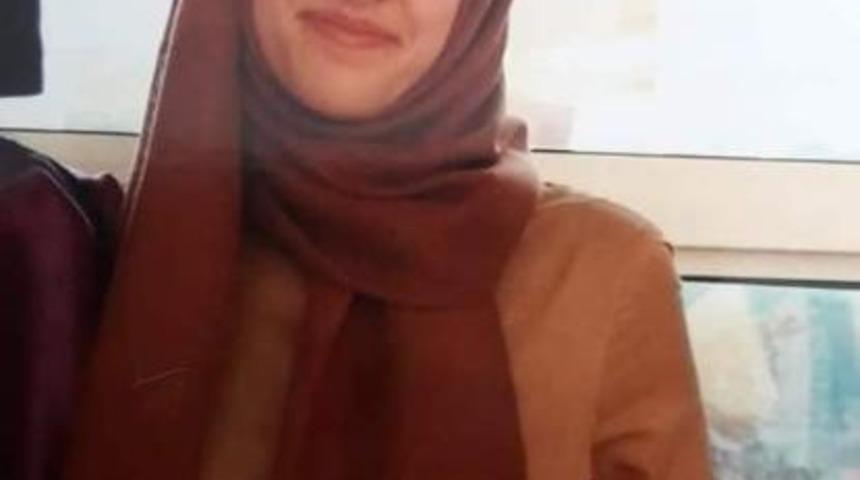 17 g&uuml;nd&uuml;r kayıp gen&ccedil; kız g&ouml;l kıyısında &ouml;l&uuml; olarak bulundu