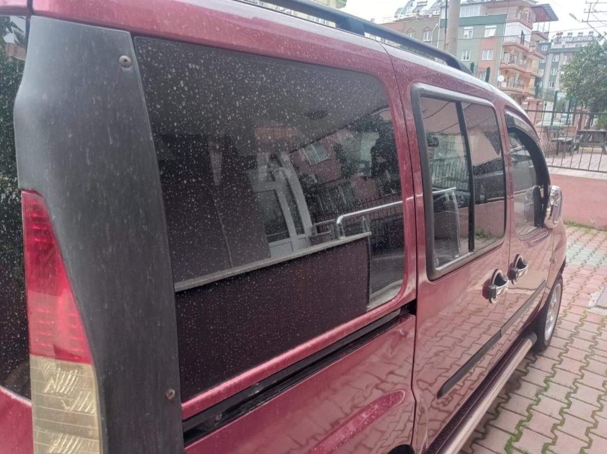 &Ccedil;amaşır suyuyla aracını yıkadıktan sonra fenalaşıp &ouml;len adamın komşuları yaşananlara inanamadı