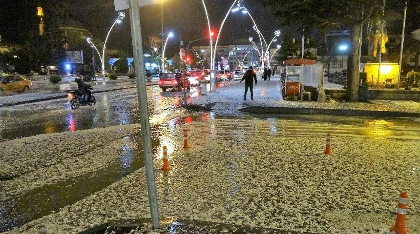 Dolunun vurduğu Tokat’ta caddeler beyaza büründü