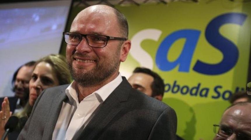 Slovakya'da hükümet krizi! Başbakan'a çağrı yaparak istifa etti