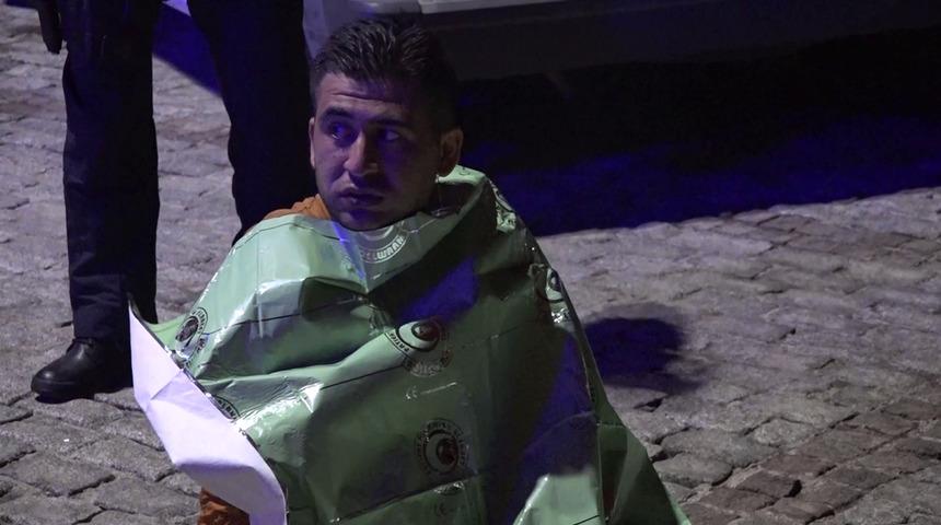Denize düşen vatandaş ile sağlık görevlileri arasında ilginç diyalog