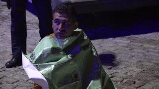 Denize düşen vatandaş ile sağlık görevlileri arasında ilginç diyalog