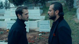 Çukur 121. son bölüm final sahnesi! Çukur'da Yamaç'tan Vartolu'ya Cemal Süreya şiiriyle yanıt: Şelaleye düşmüştür zeytinin dalı