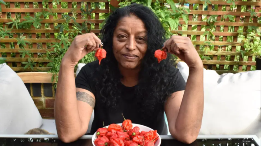 En acı hobi! Dünyanın en acı biberini yiyen kadın konuştu: ''Lav içiyormuşsunuz gibi!''