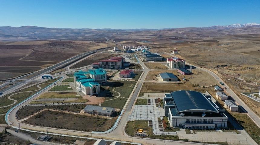 Bayburt &Uuml;niversitesi yeni b&ouml;l&uuml;m ve programlarla b&uuml;y&uuml;meye devam ediyor