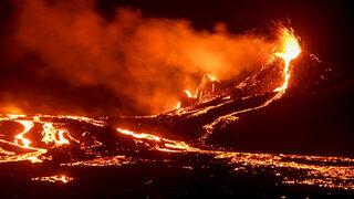 İzlanda'da 6 bin yıldır uyuyan Fagradals harekete geçti