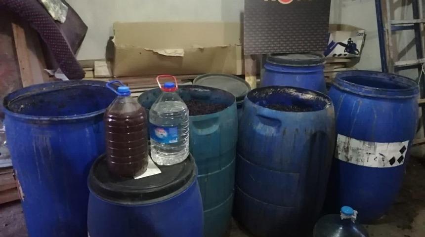 Bağ evinde ka&ccedil;ak rakı ele ge&ccedil;irildi