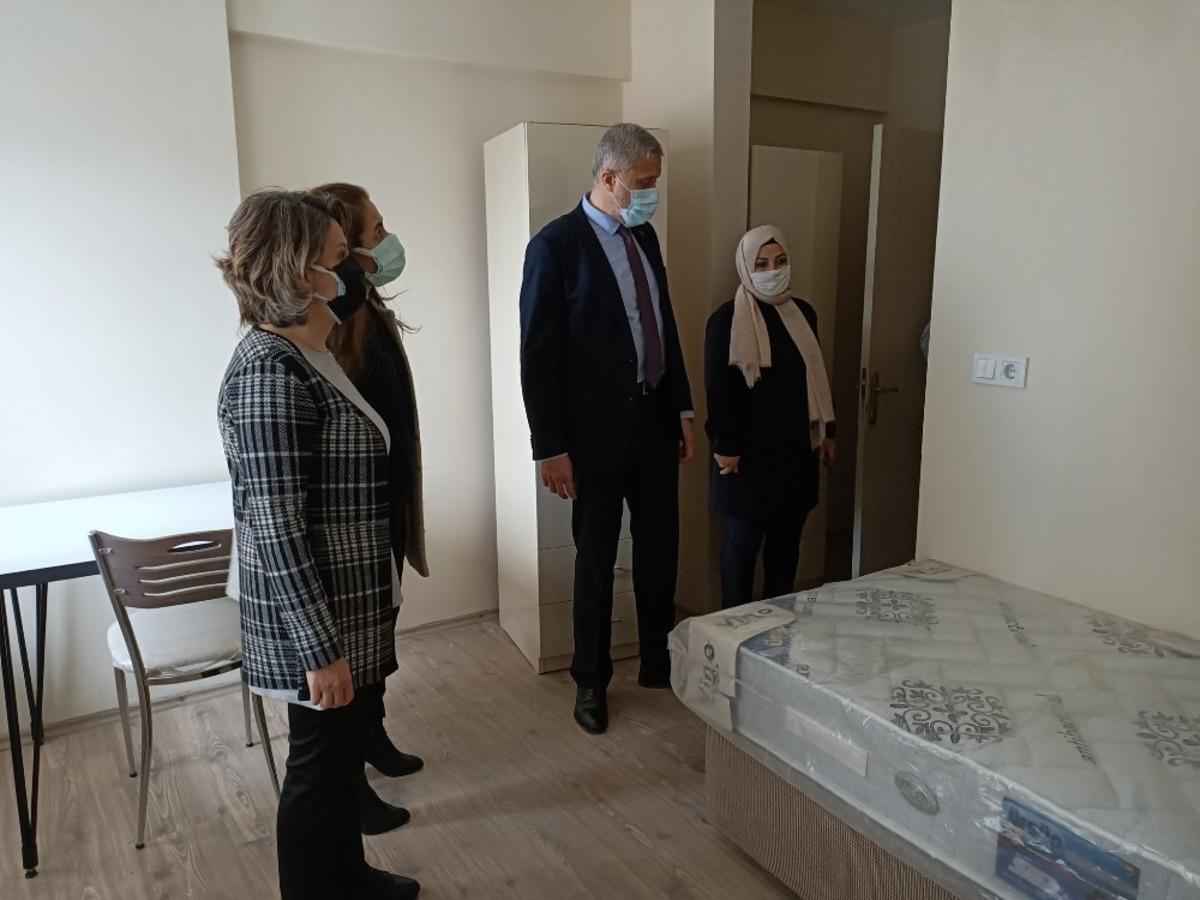 Huzurevi i&ccedil;in kollar sıvandı