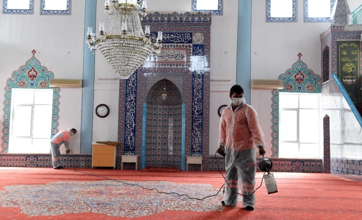 Antalya&rsquo;da toplu yaşam alanları dezenfekte ediliyor