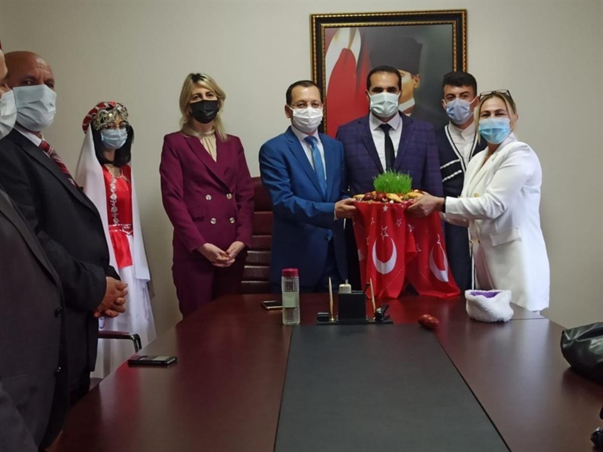 Turgutlu protokol&uuml;ne Azerbaycan T&uuml;rklerinden &lsquo;Semeni&rsquo; tepsisi