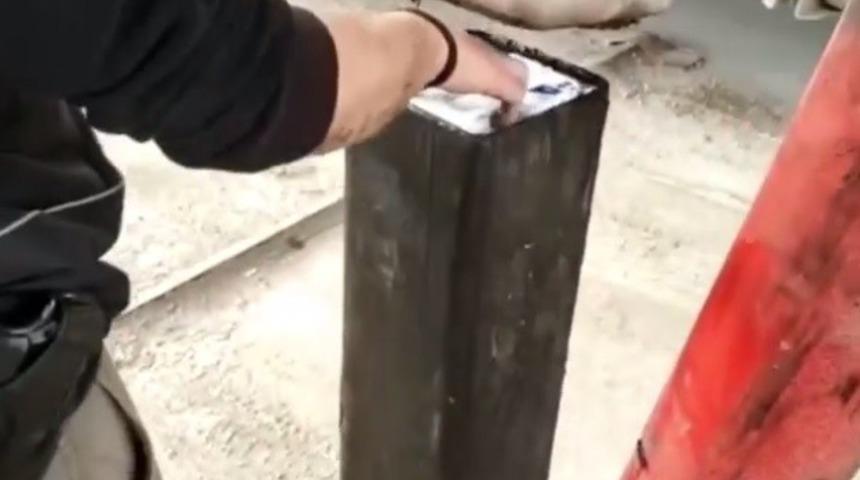 Vincin ayaklarına gizlenen sigaralar g&uuml;mr&uuml;ğe takıldı