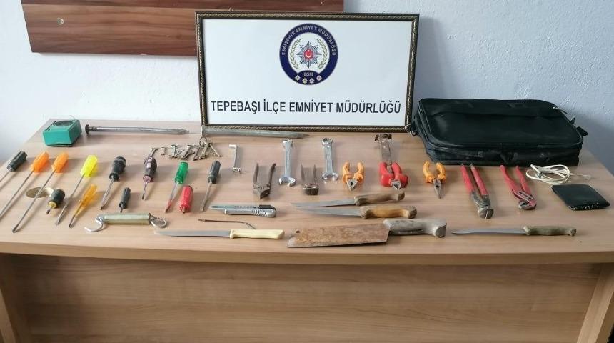 Çantasından çıkanlar hayrete düşürdü