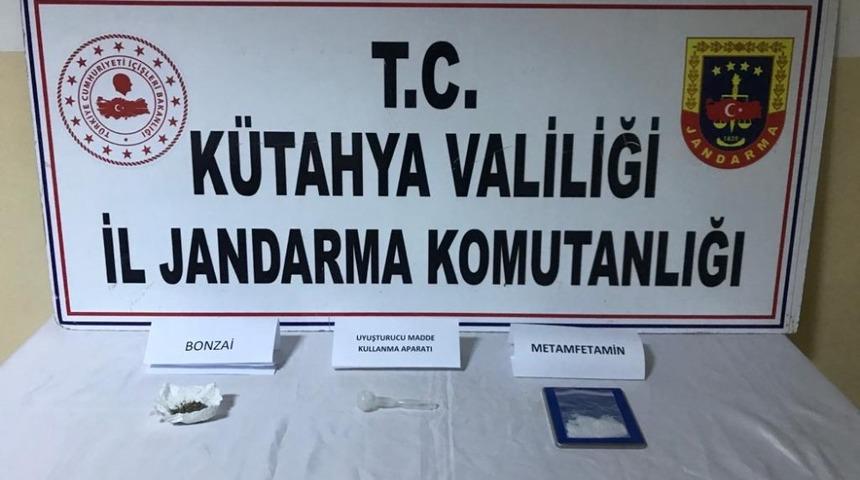 K&uuml;tahya&rsquo;da uyuşturucu operasyonu: 3 g&ouml;zaltı