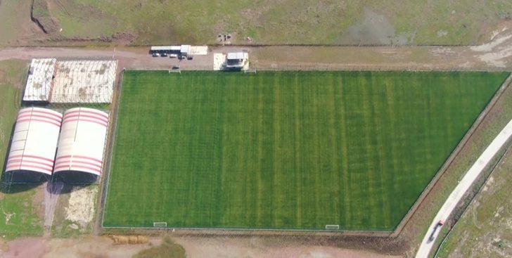 Boş araziyi kamyonlar dolusu malzeme ile dev spor tesisine dönüştürdüler G2