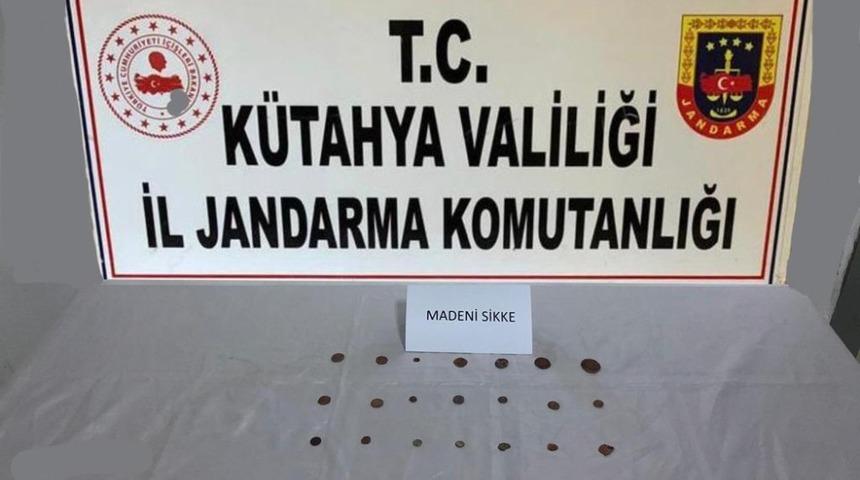 Kütahya’da Bizans dönemine ait 21 adet tarihi bronz sikke ele geçirildi