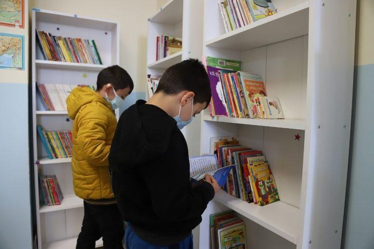 Kartal Belediyesinden Hesna Gündeş İlkokuluna kitap bağışı G1