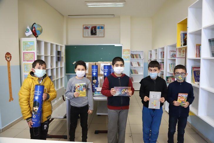 Kartal Belediyesinden Hesna Gündeş İlkokuluna kitap bağışı G2