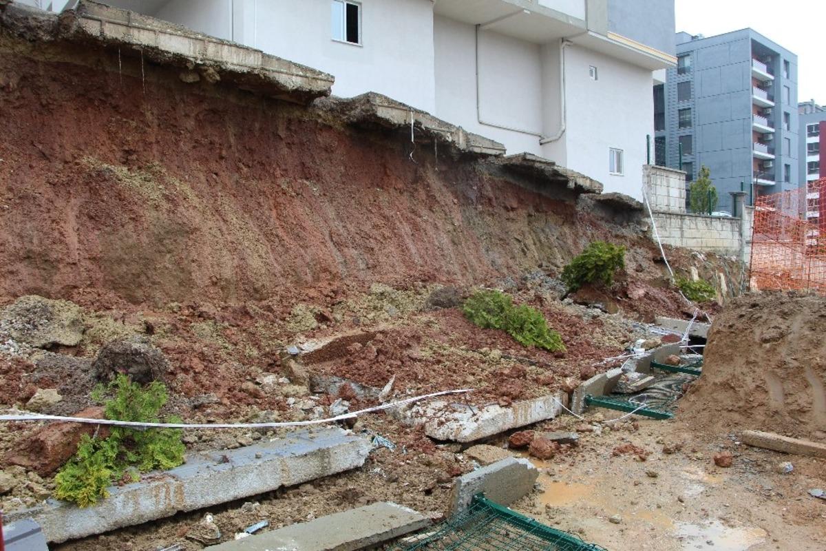 Şiddetli yağış istinat duvarını &ccedil;&ouml;kertti