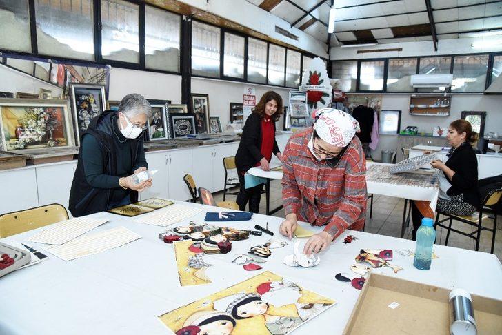 Kağıtları keserek 3 boyutlu tablo yapıyorlar G2