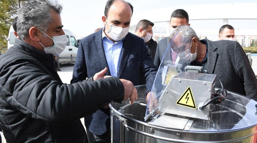 Konya B&uuml;y&uuml;kşehir&rsquo;den bal &uuml;reticilerine 2 milyon liralık ekipman desteği