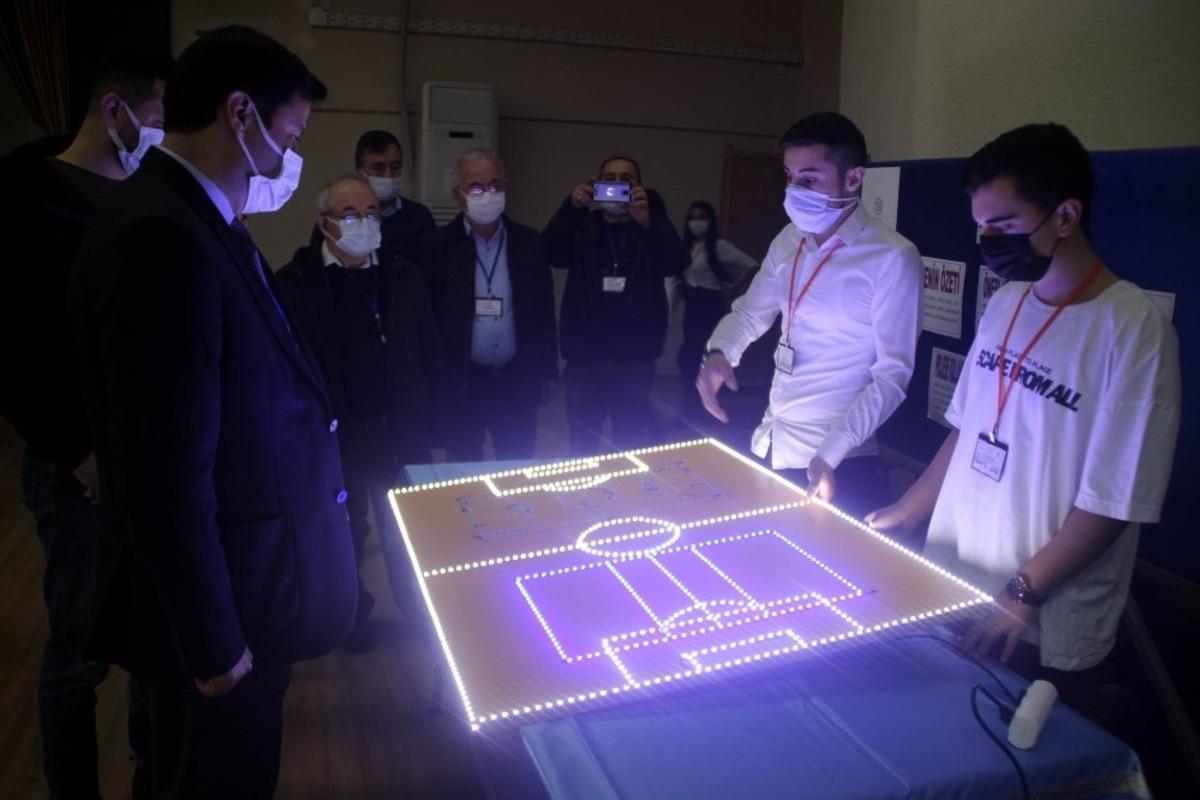 Teknik Lise &ouml;ğrencilerinin projeleri T&Uuml;BİTAK Bilim Fuarı&rsquo;nda sergilenmeye başlandı