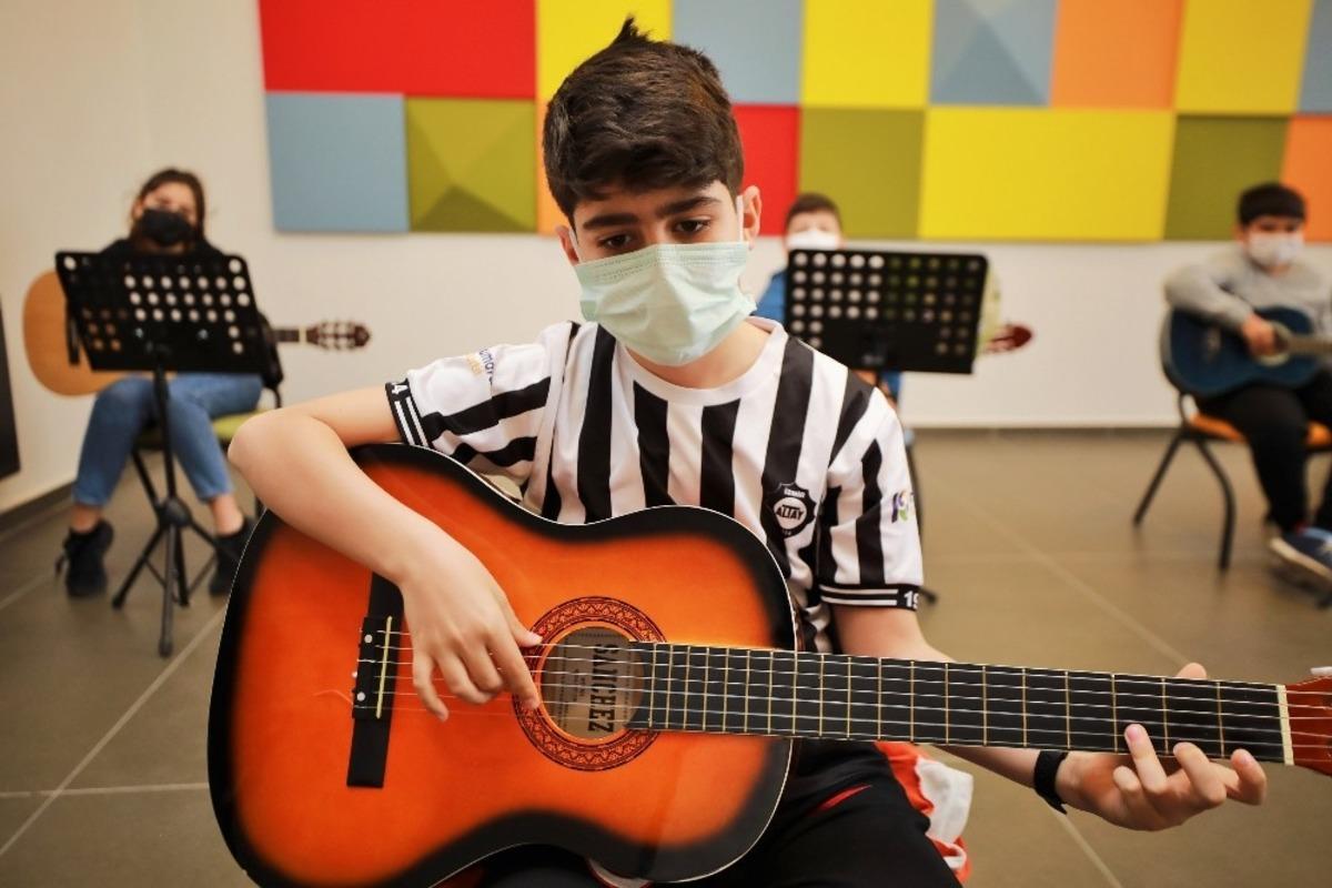 ŞSM&rsquo;deki gitar kursuna yoğun ilgi