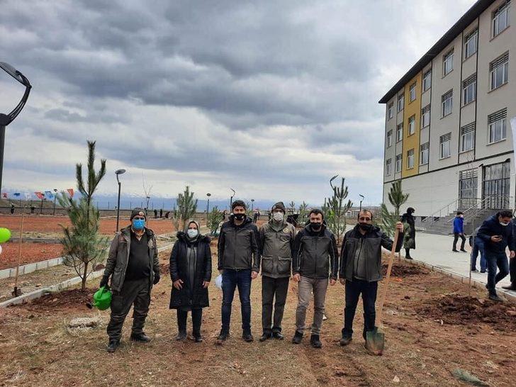 Bingöl’de bin 200 adet fidan toprakla buluşturuldu G4