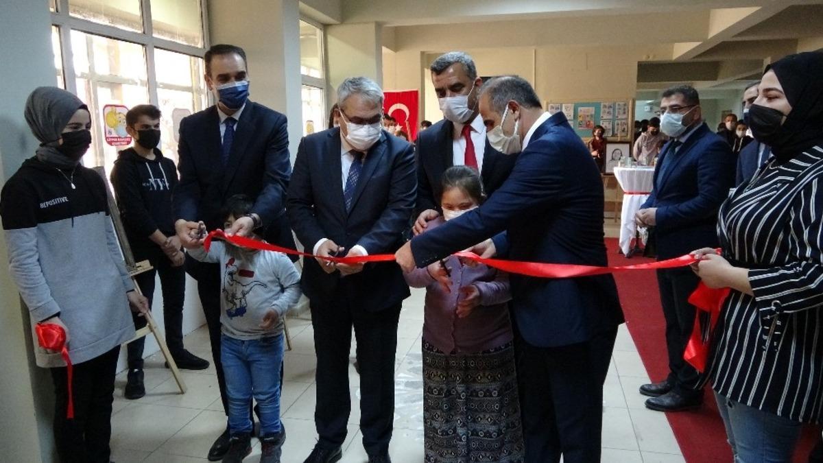 Down sendromlu &ccedil;ocuklar sanatla kaynaştırıldı