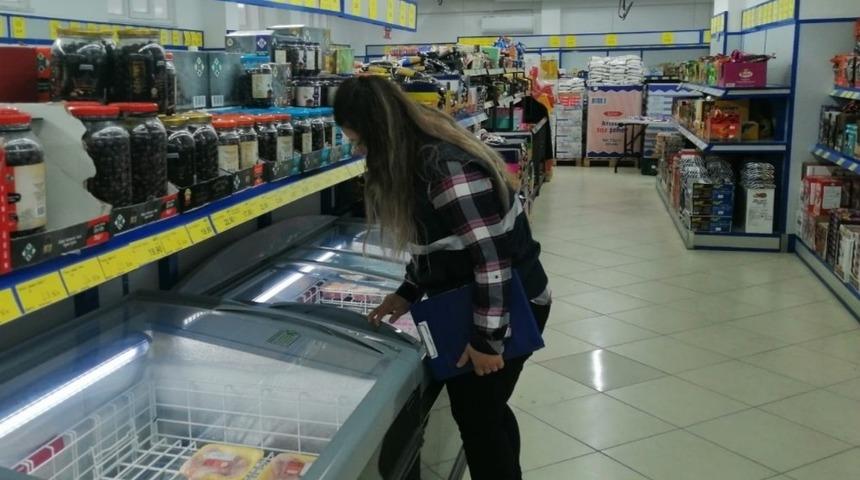 Yakakent zabıtadan market denetimi