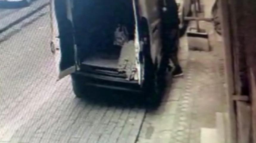 (&Ouml;zel) Zeytinburnu&rsquo;nda pişkin hırsız kamerada