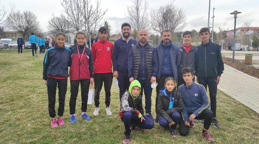 Van B&uuml;y&uuml;kşehir Belediyesi Atletizm Takımından b&uuml;y&uuml;k başarı