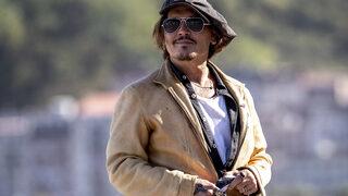 Johnny Depp'in evine giren kişi banyo yaparken yakalandı