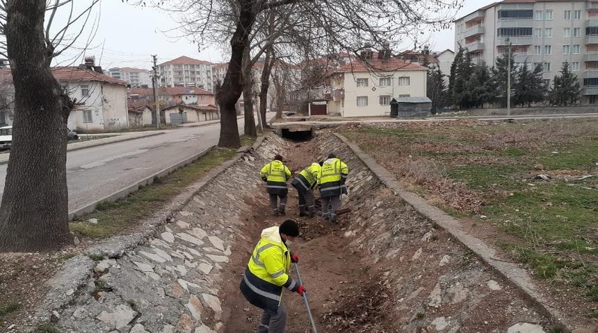 Mimar Sinan Mahallesinde kanal temizliği