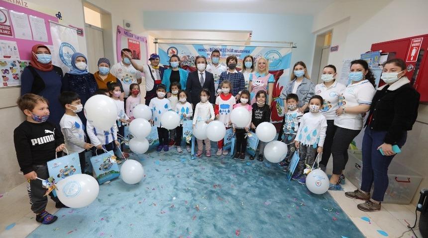 Miniklere suyun &ouml;nemi anlatıldı