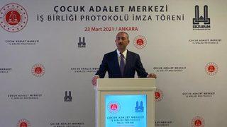 Bakan Gül: Kadına yönelik şiddete asla tolerans tanıyamayız