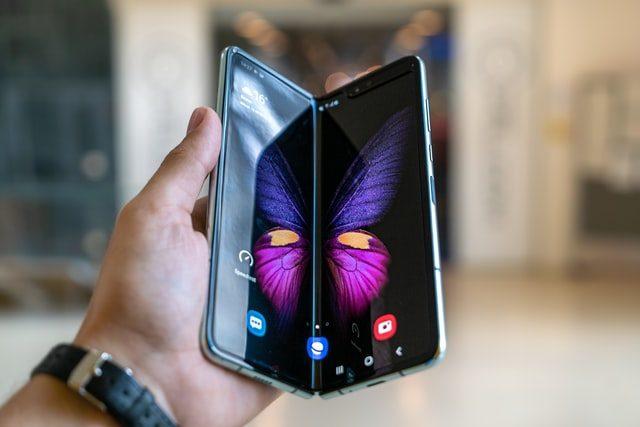 Samsung katlanabilir akıllı telefon