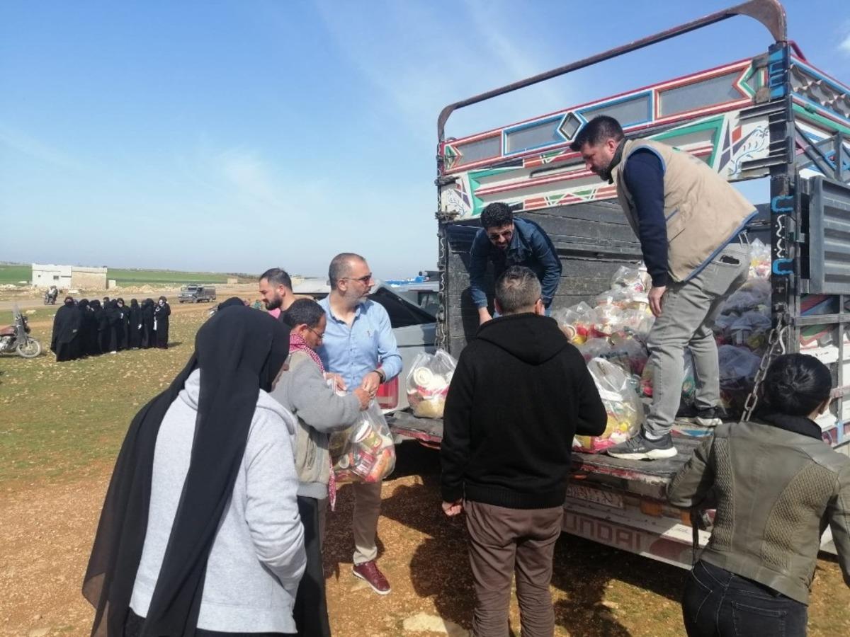 G&ouml;n&uuml;ll&uuml; &ouml;ğretmenlerin kampanyası ile Suriye&rsquo;deki yetimlere yardımlar ulaştırıldı