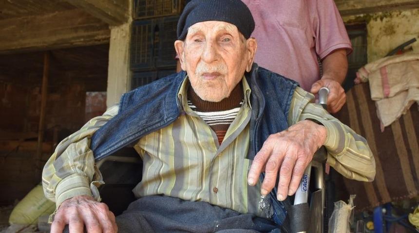 Erdoğan hayranı 104 yaşındaki Mestan dede hayatını kaybetti