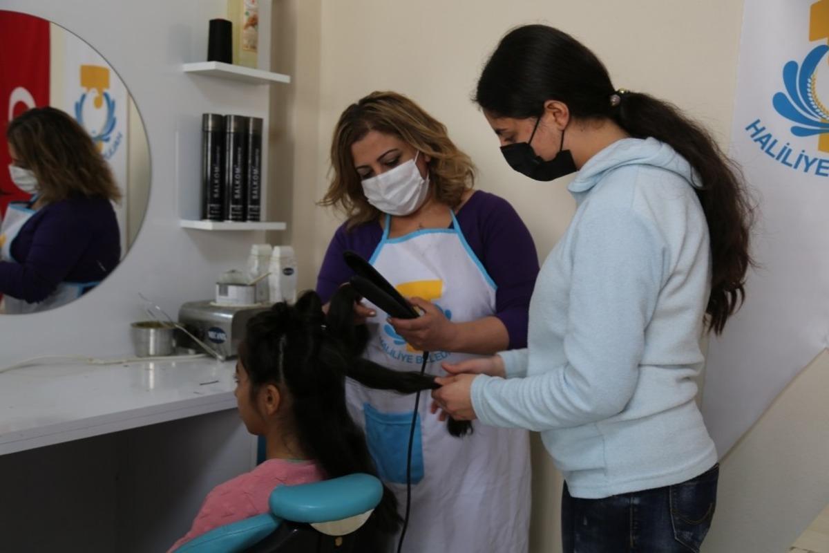 A&ccedil;ılan kurslarda kadınlar meslek sahibi oluyor