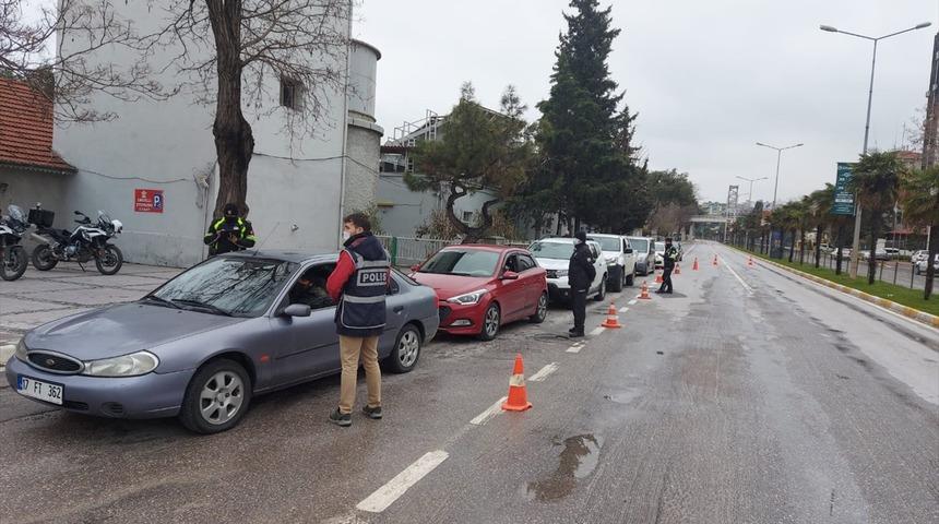 Balıkesir'de evde nikah törenine katılan 40 kişiden 35'i virüse yakalandı